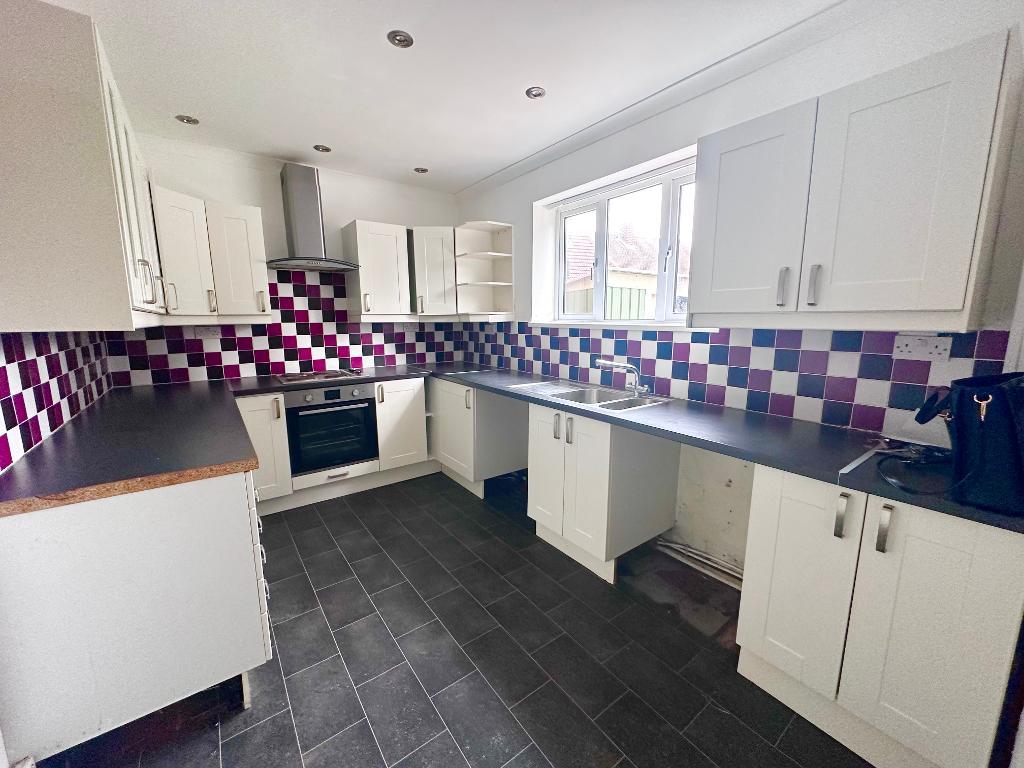 3 Bedroom SemiDetached House For Sale in Brenchley Road, Orpington
